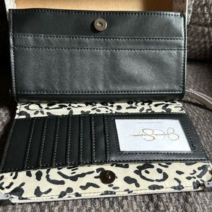 Beautiful Grey Jessica Simpson wallet!